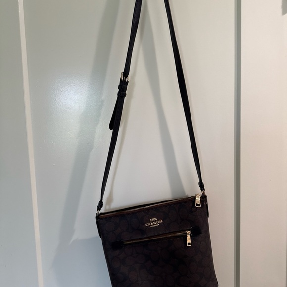 Coach Rowan File Bag Signature Black & Brown Crossbody Bag EUC - Picture 1 of 12